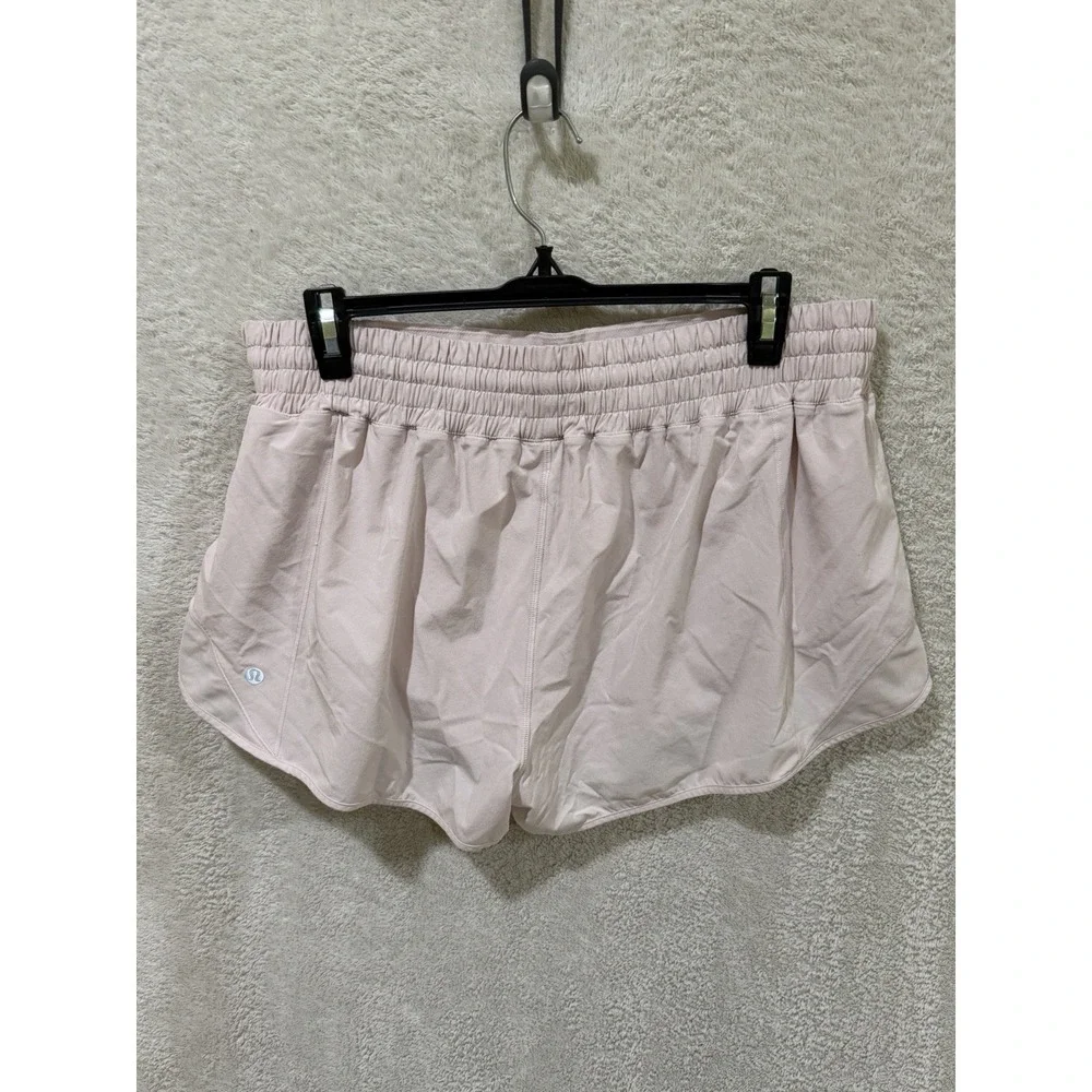 Lululemon Hotty Hot High Rise Lined short 2.5